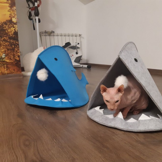 Домик для кота - акула с бубоном